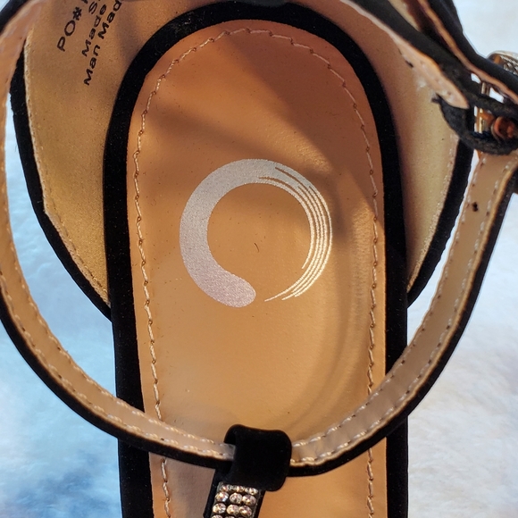 Journee Collection strappy sandal. NWOT - Picture 9 of 9